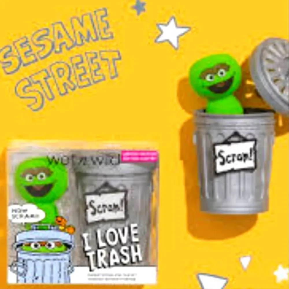Wet-N-Wild X Sesame Street I Love Trash No Scram Makeup Sponge‎ & Case Set